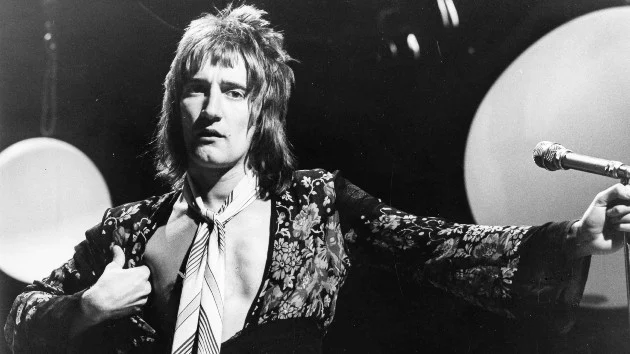 Ground zero of Rod Stewarts career marked with historical plaque ahead of Glastonbury