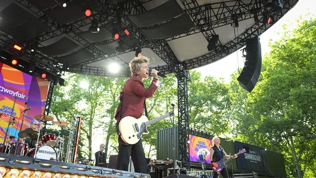 Billie Joe Armstrong raises Anarchy in the UK with Sex Pistols during Tons of Rock festival