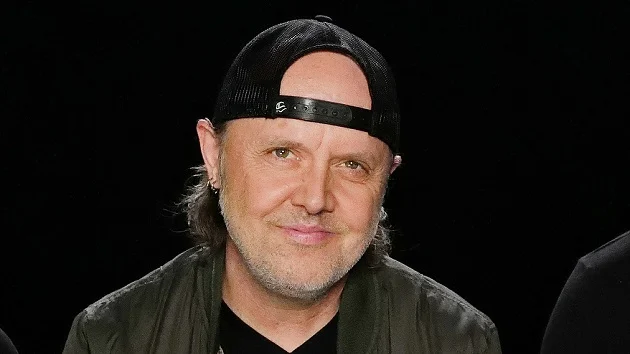 Enter sand-meme: Lars Ulrich lifts the curtain on Metallicas group chat