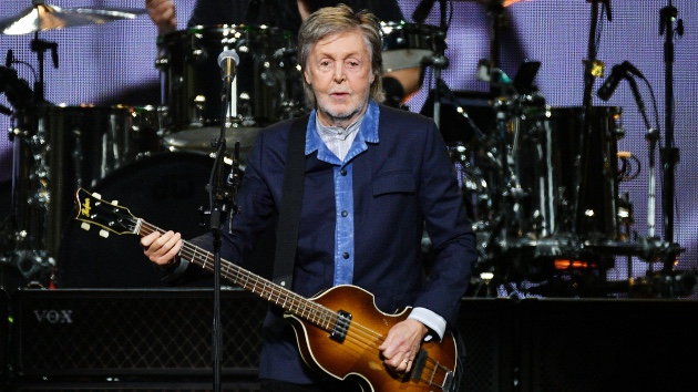 Paul McCartney meets Sabrina Carpenter during Got Back tour