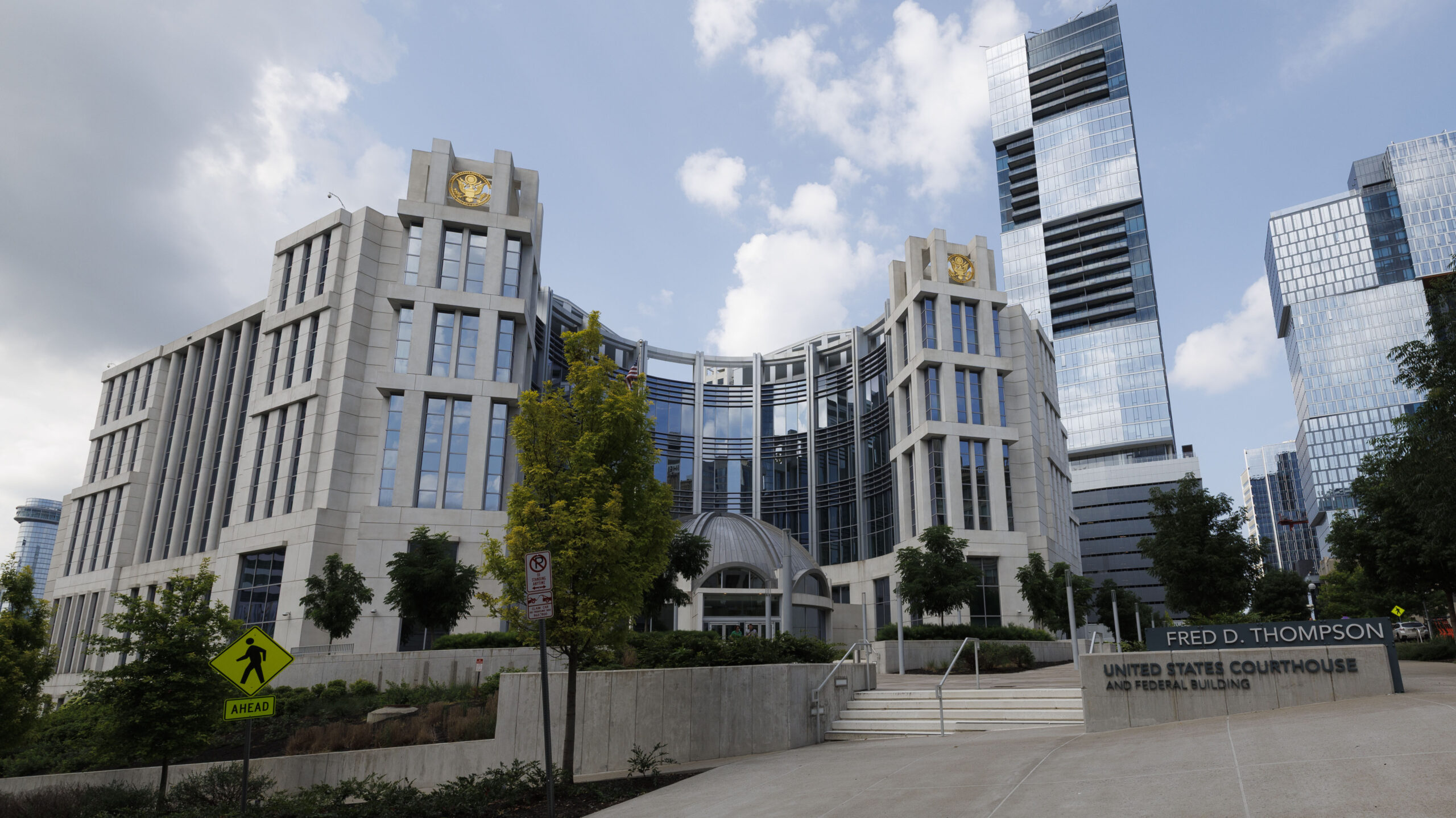 Man armed with gun, knife shot inside Nashville federal court by officers: Police